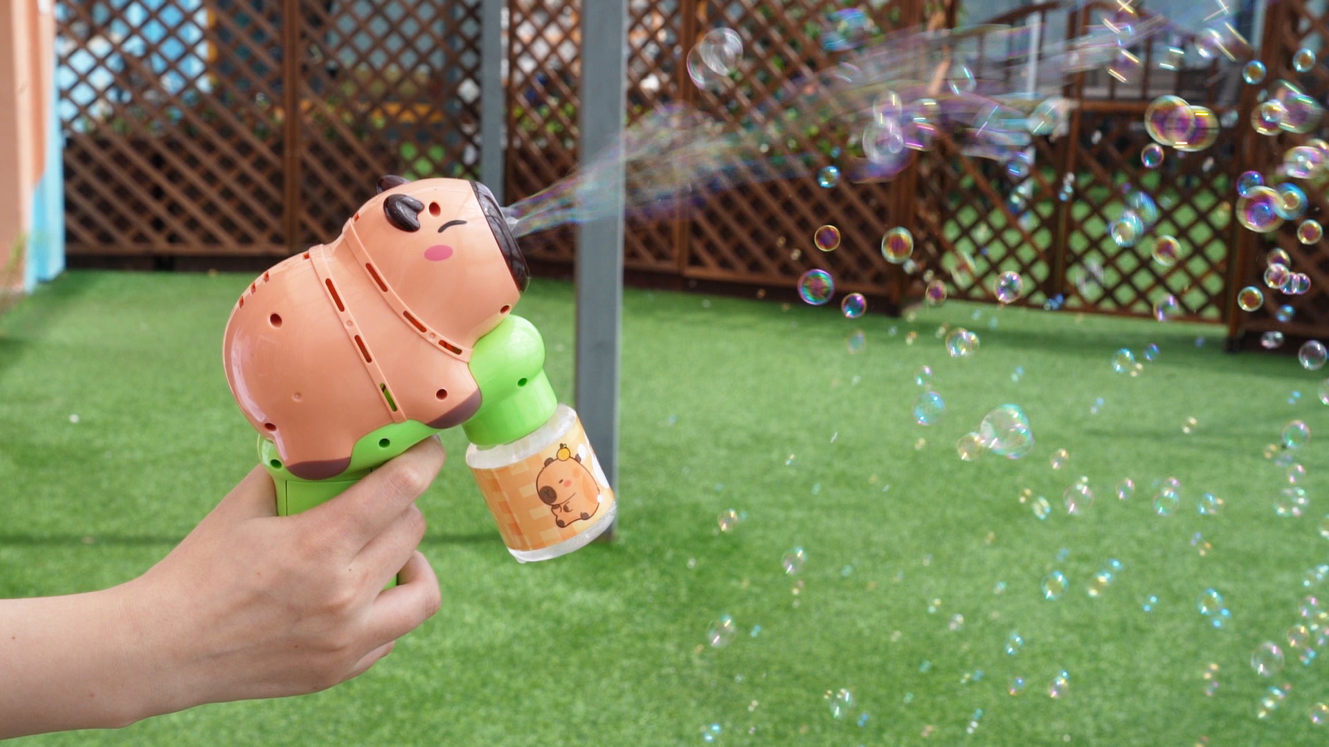 PISTOLA BURBUJAS RECARGABLE CAPIBARA